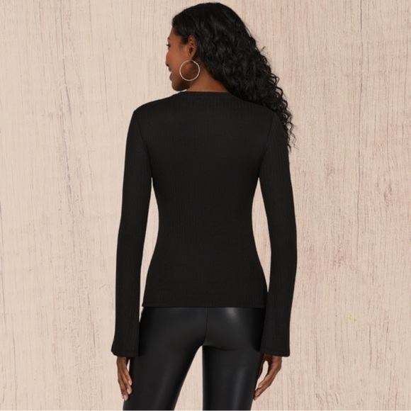 SUZY SHIER | Women's Black Soft rib knit flare Round neck Long bell sleeves - Picture 4 of 10